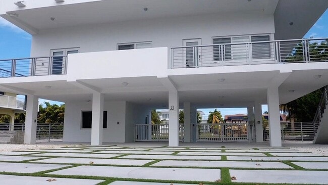 Building Photo - 229 W Seaview Cir Rental