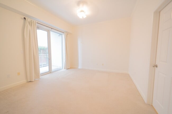 Building Photo - 2520 Robinhood St Unit 505