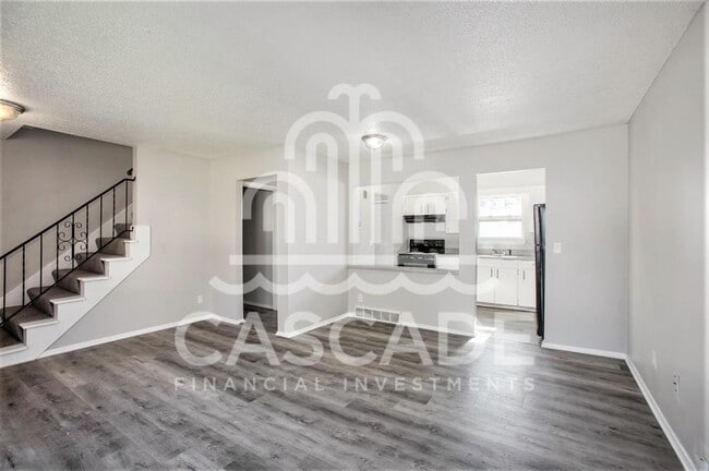 Photo - 221 N Oak Dr