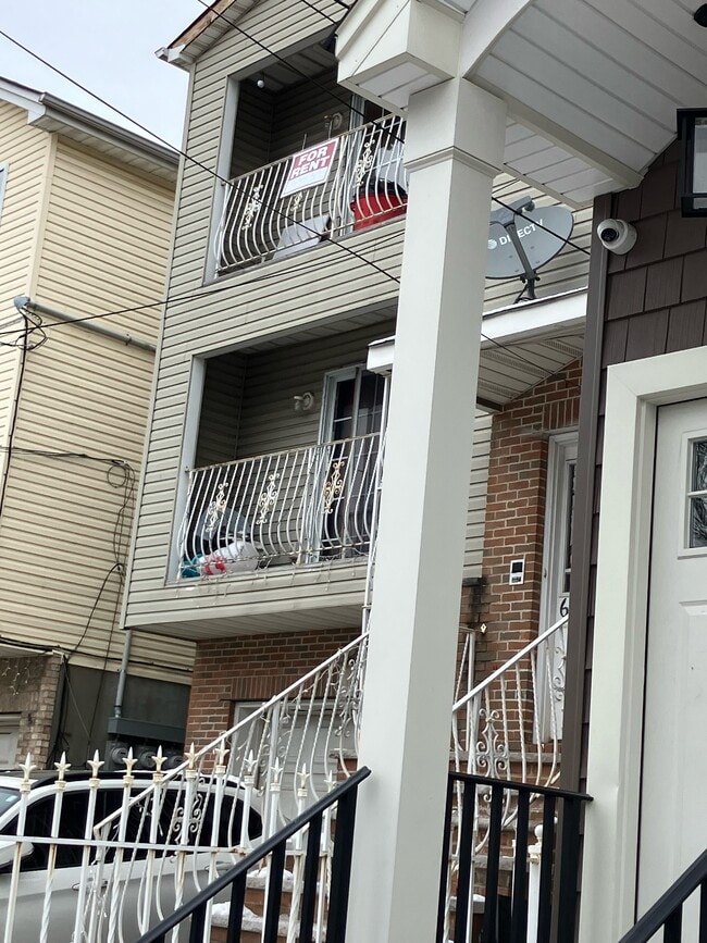 Photo - 613 S Park St Unit 2nd Floor