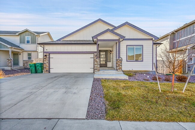 Building Photo - $2,650.00, 5-bed, 3-bed ranch-style home located in Colorado Springs with a large back yard.