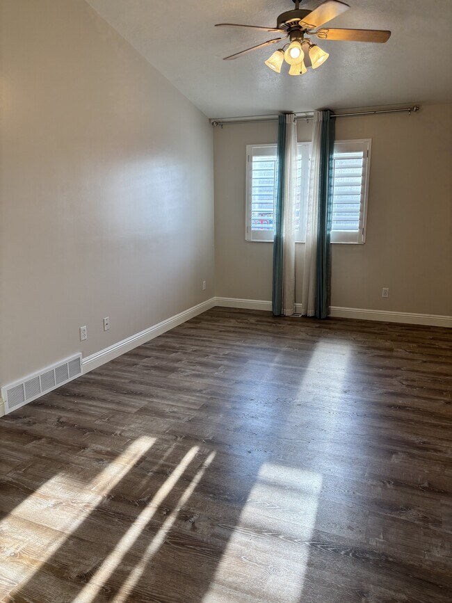 Photo - 1992 N 1400 W House