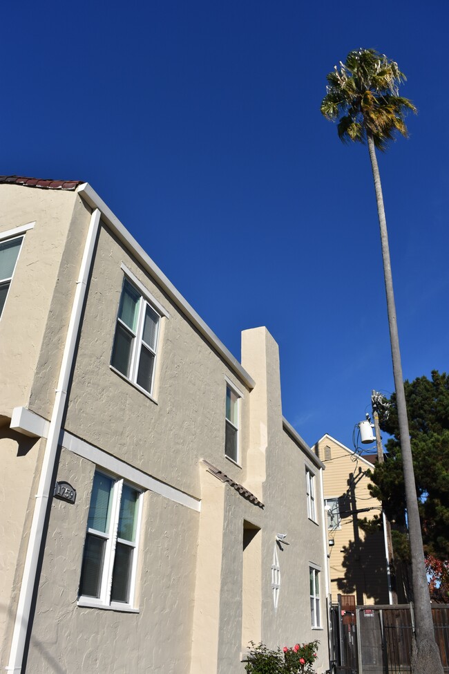Building Photo - The Palms On Seminary Rental