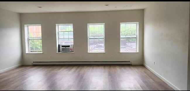 Building Photo - 668 Snediker Ave Unit 3 Rental