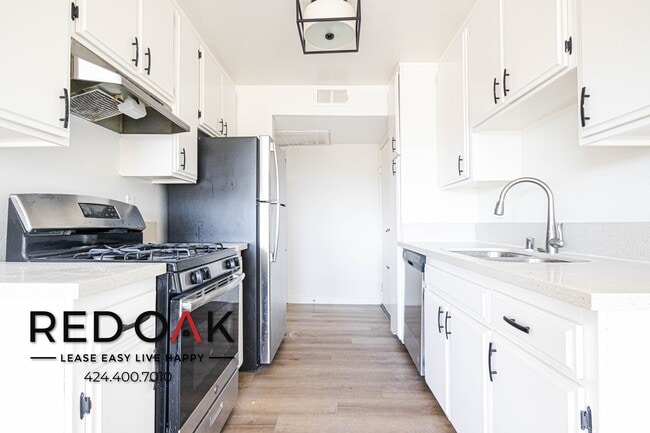 Photo - 11823 Victory Blvd Unidad 214