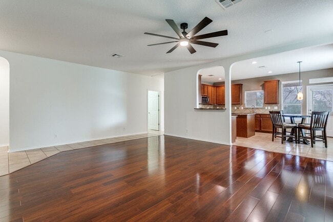 Photo - 705 Hightrail