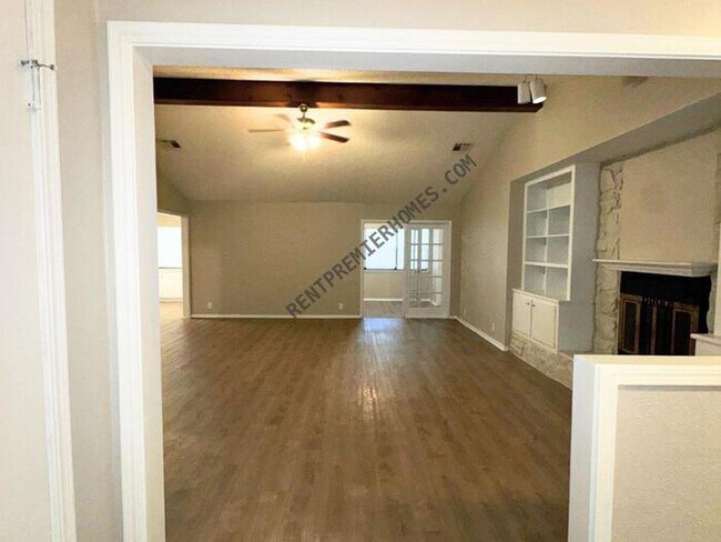 Photo - 200 Lochwood Cir