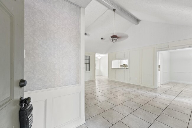 Photo - 208 Cliffbrook Ln