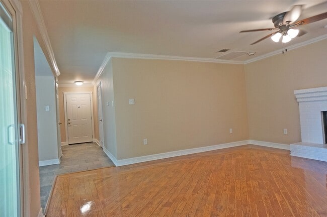 Photo - 1922 Westlake Way