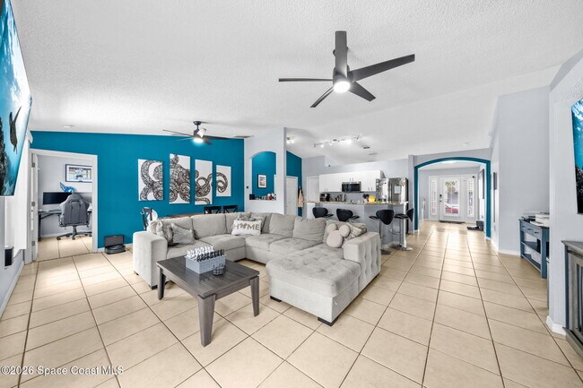 Photo - 831 Koln Ct NW