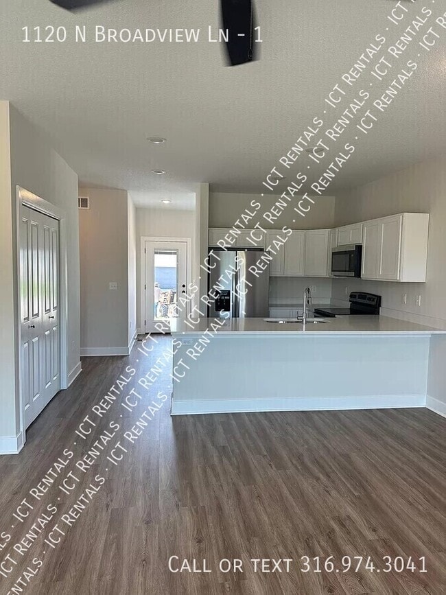 Photo - 1120 N Broadview Ln
