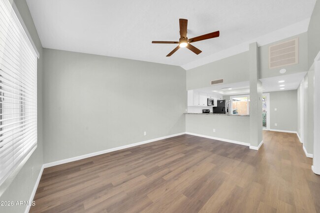 Photo - 2845 E Tracy Ln