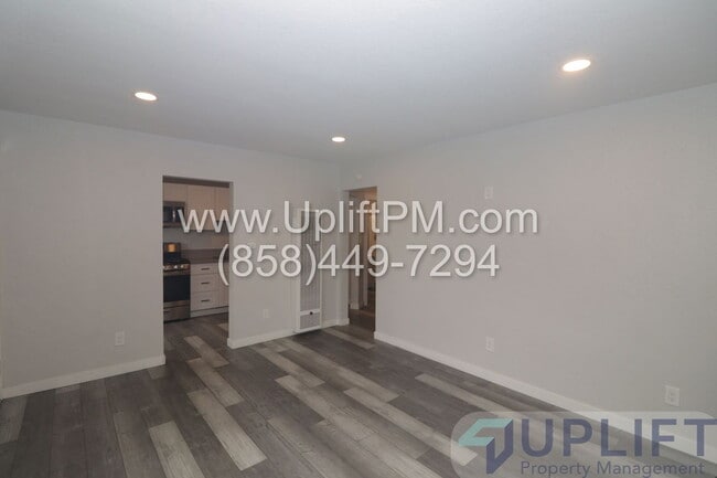 Photo - 4165 Wightman St