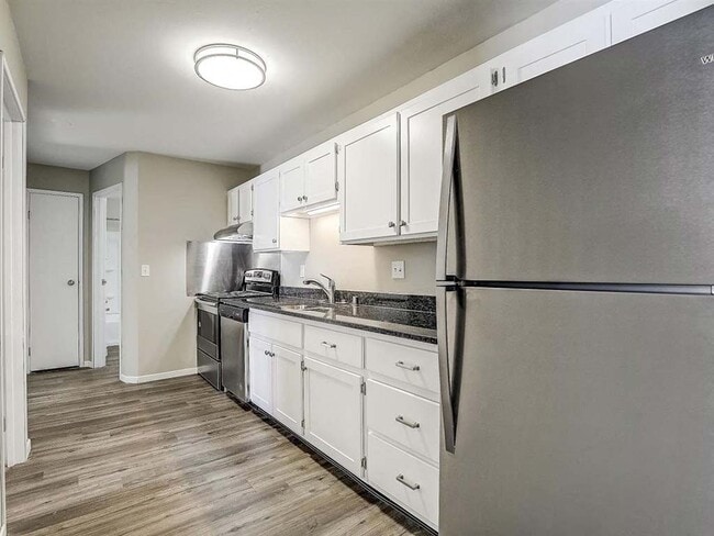 Roberts Manor Apartments