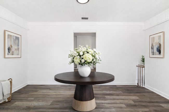 Photo - 336 W 18th St