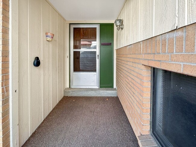 Photo - $0 DEPOSIT OPTION. CENTRALLY LOCATED 4 BEDROOM SPLIT LEVEL HOME IN WESTMINSTER!