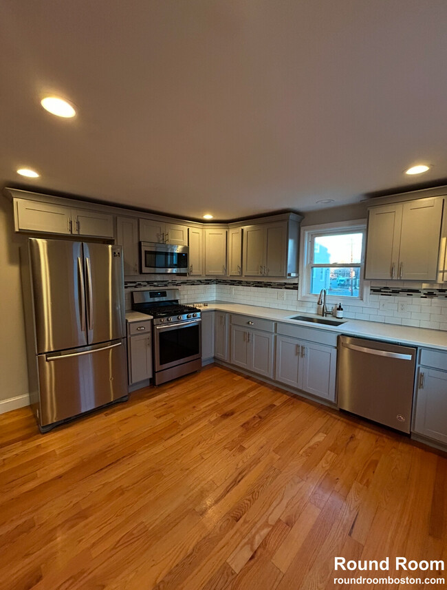 kitchen - 18 Cross St Townhome