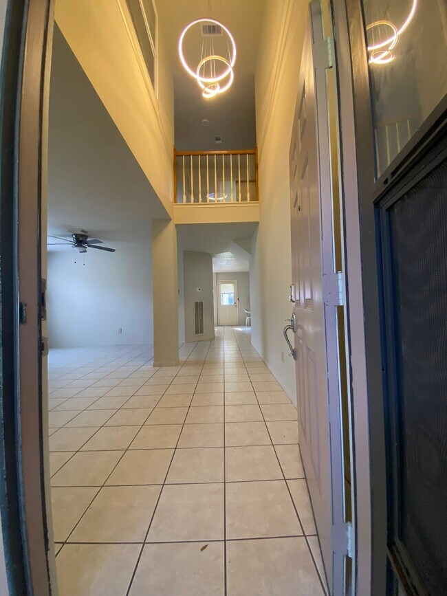 Photo - 8915 Weyburn Grove Dr