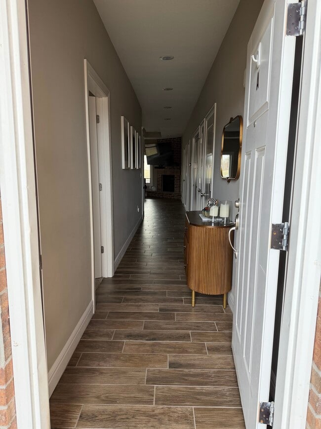 Photo - 630 W Clark St