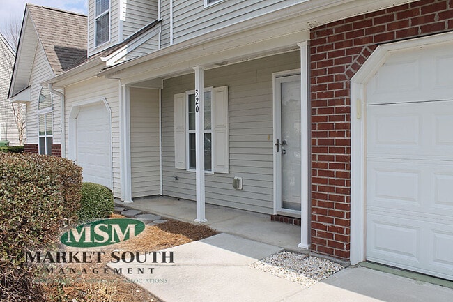 Photo - HARMONY TOWNES - POOLER