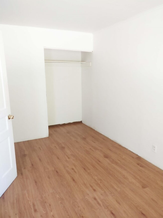 Building Photo - 3173 Sandwich St. Unit 8