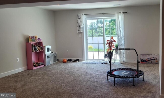 Building Photo - 301 Petunia Way