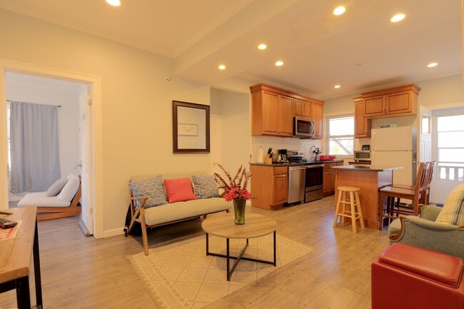 Building Photo - 157 Perkins St Unit 1