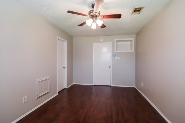 Photo - 502 Hildred Ave