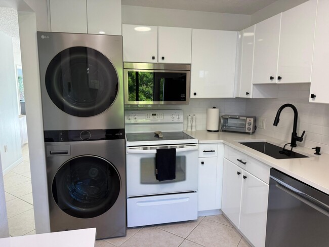 Photo - 4266 Deste Ct Unit 308