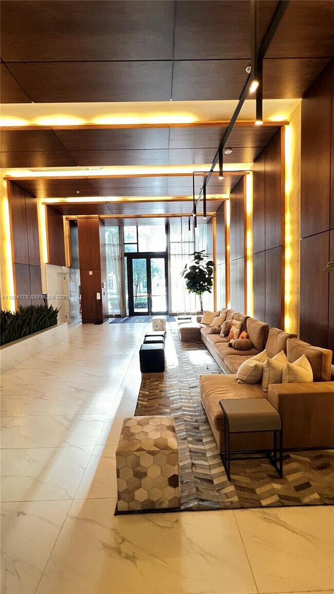 Building Photo - 2960 NE 207th St Unit 709