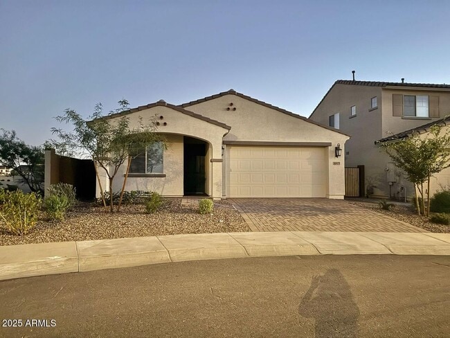 Building Photo - 8905 W Orange Dr