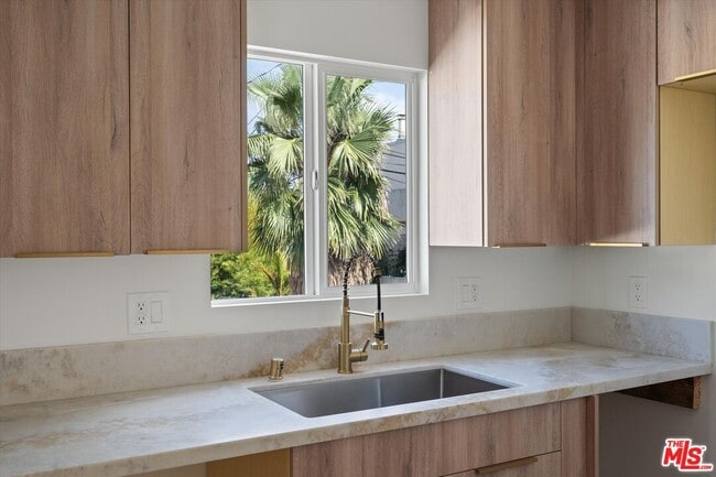 Photo - 3754 1/2 Veteran Ave