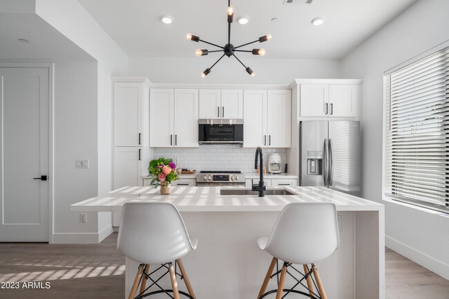 Photo - 777 W Coolidge St