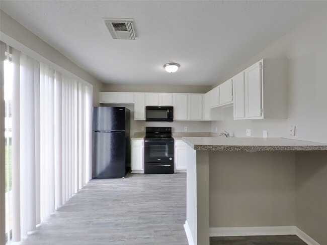 Photo - 3210 Kelling St