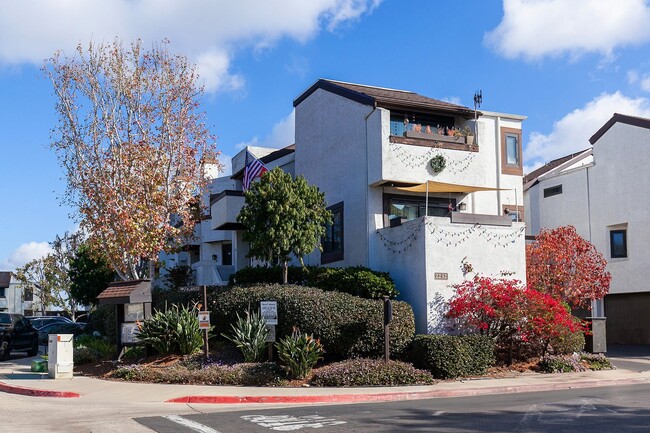 2BR/1BA Townhome in Point Loma's Sea Colony - 2BR/1BA Townhome in Point Loma's Sea Colony