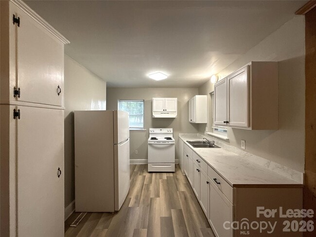 Photo - 2000 Weststone Dr