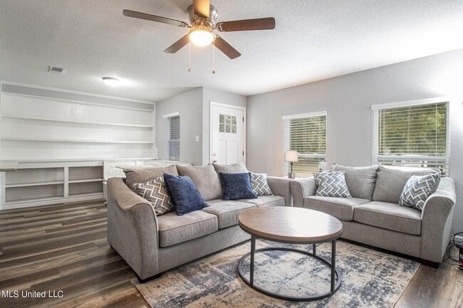 Photo - 226 Milray Ln