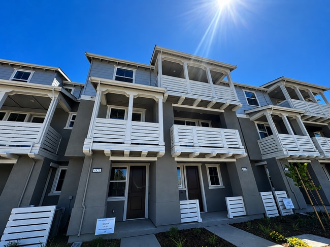 Building Photo - Brand New Townhouse in Livermore at Solera at Arroyo Crossings