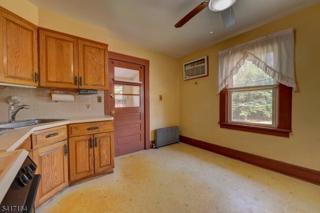 Photo - 120 Newark Pompton Turnpike