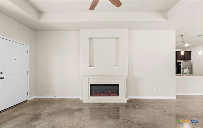 Photo - 412 W Avenue C