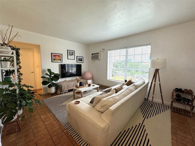 Building Photo - 617 SW 11th St