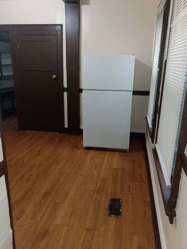 Photo - Single family home has 4 bedrooms.