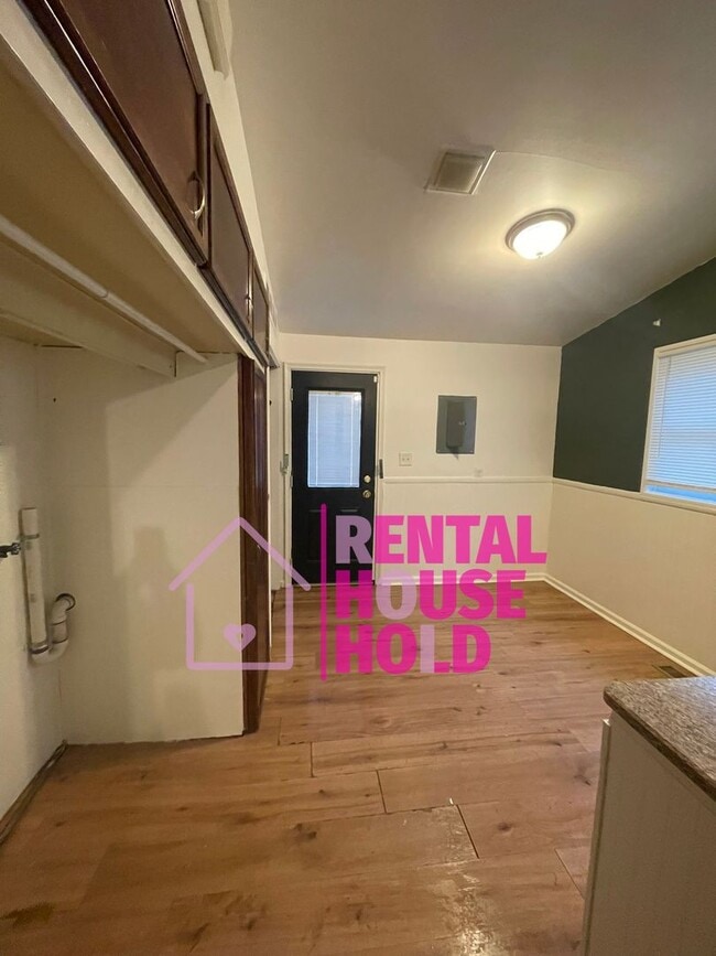 Photo - Beautiful 3 Bedroom Ranch~ Dearborn Heights