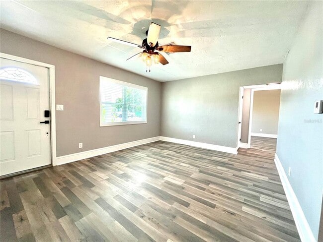 Photo - 801 40th Ave NE