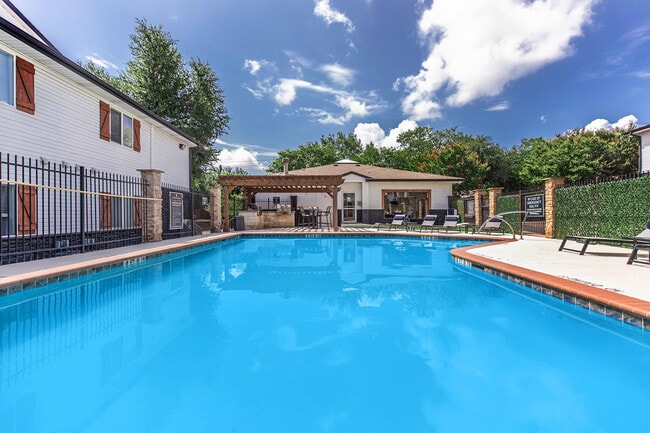 Building Photo - Parkwood Terrace Rental
