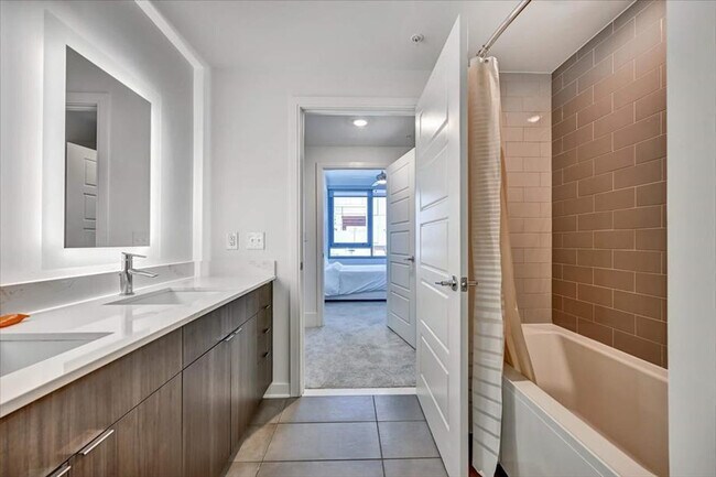 Photo - 3005 Peachtree Rd Unit ID1039876P