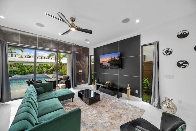 547 NE 16th Ave Unit SI ID1369653P
