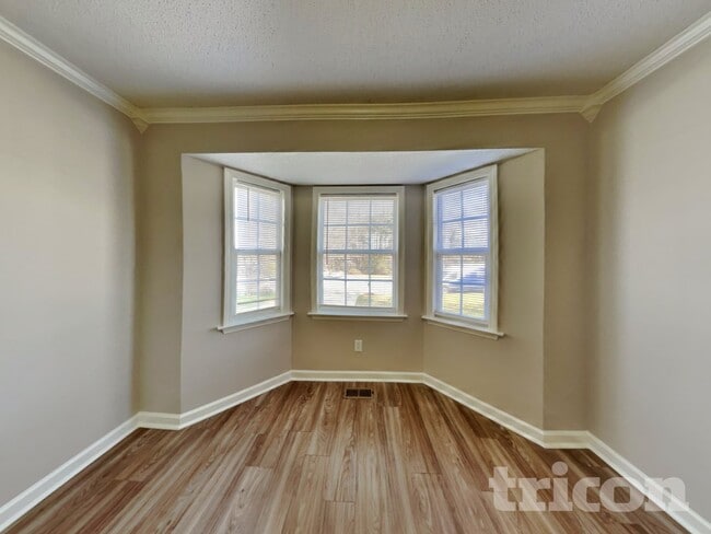 Photo - 104 Roundtree Ct