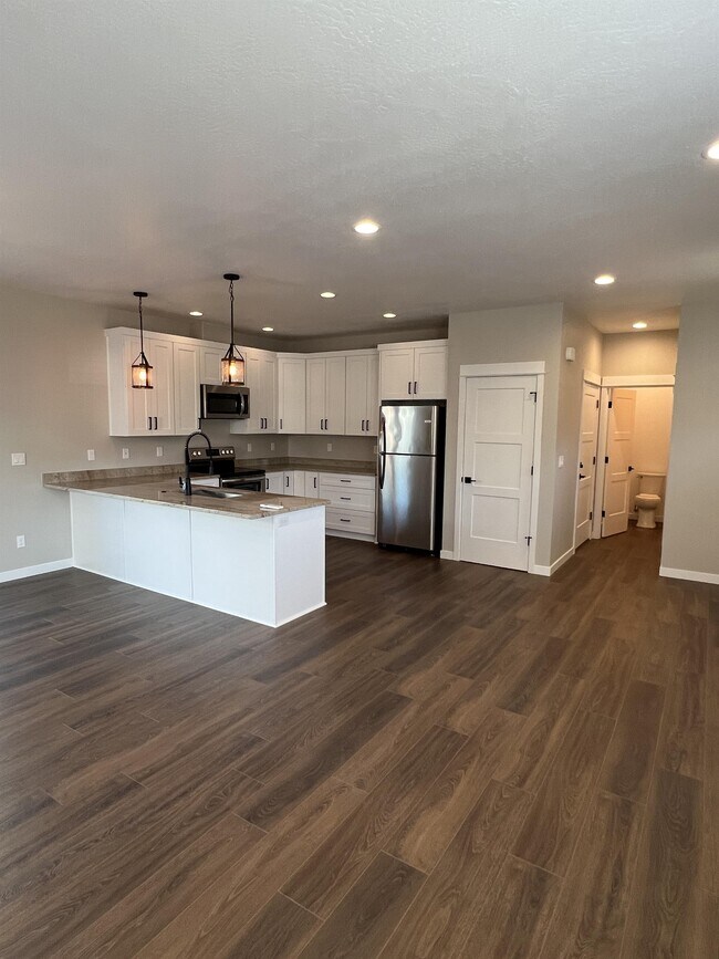 335 Everett Way Rental For Rent in Talent, OR