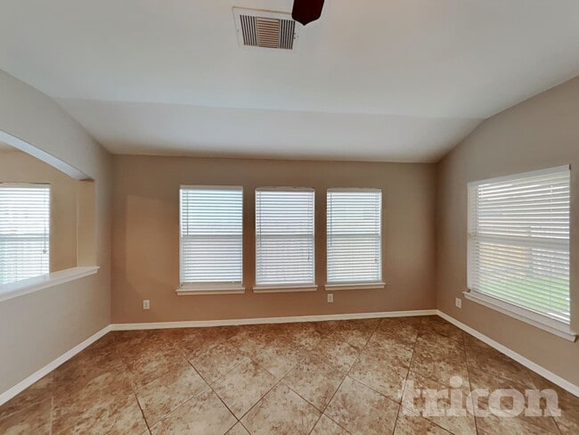 Photo - 715 Pequin Rd